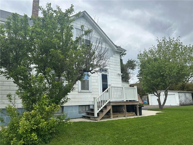 Primary Photo - 296 Canonicus St