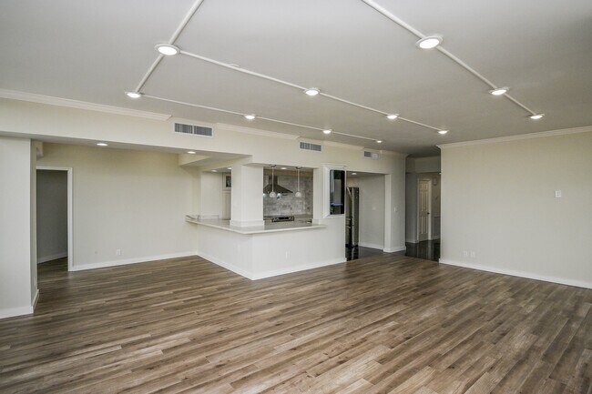 Building Photo - 15 Greenway Plz