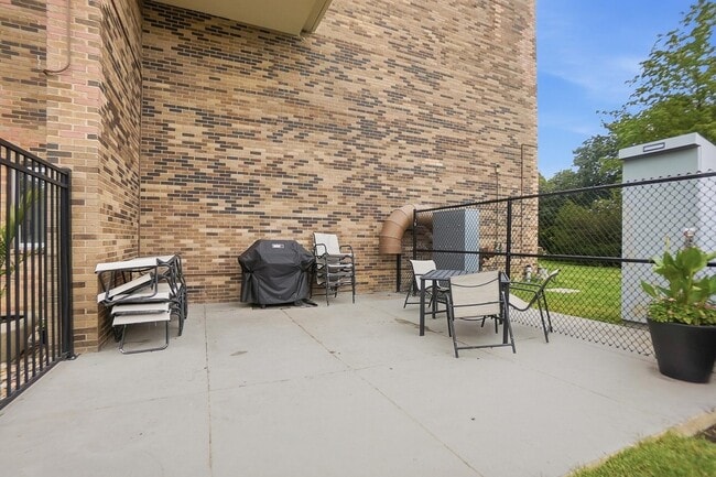Building Photo - 1000 Urlin Ave