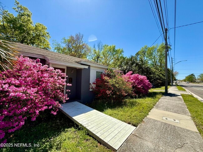 Building Photo - 4694 Timuquana Rd
