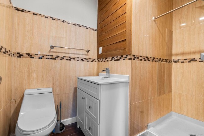 Building Photo - 394 Gregory St