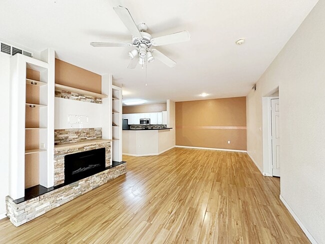 Building Photo - 3 BEDROOM CONDO IN  GUARD GATED COMMUNITY