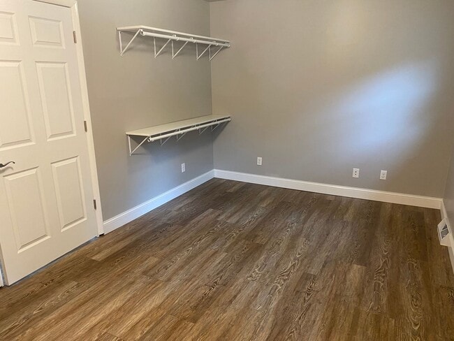 Building Photo - Updated 1-Bedroom House With Large Backyard