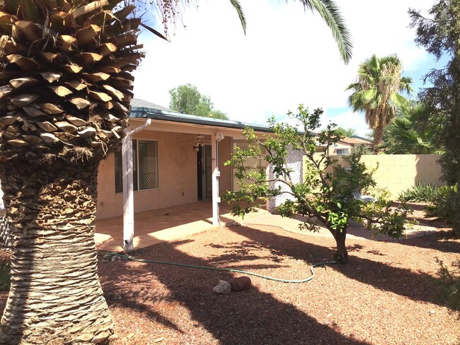 Building Photo - Beautiful, Clean 3Bdrm, 2ba home on East s...
