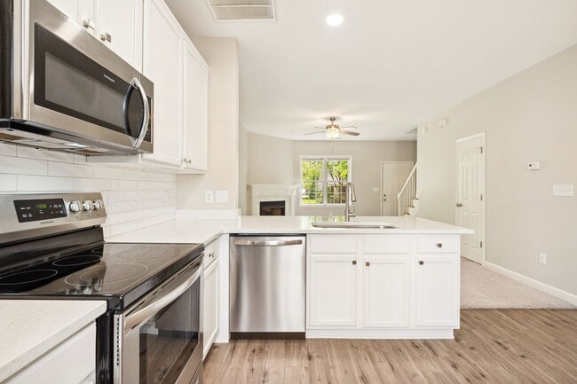 Building Photo - Renovated 2 bed 2.5 bath townhome in Holly Springs Arbor Creek community.