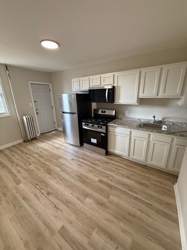 Building Photo - 1 Bedroom Apartment Available Today in Baltimore County! - Price Reduced