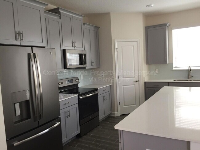 Building Photo - 12076 Theme Alley