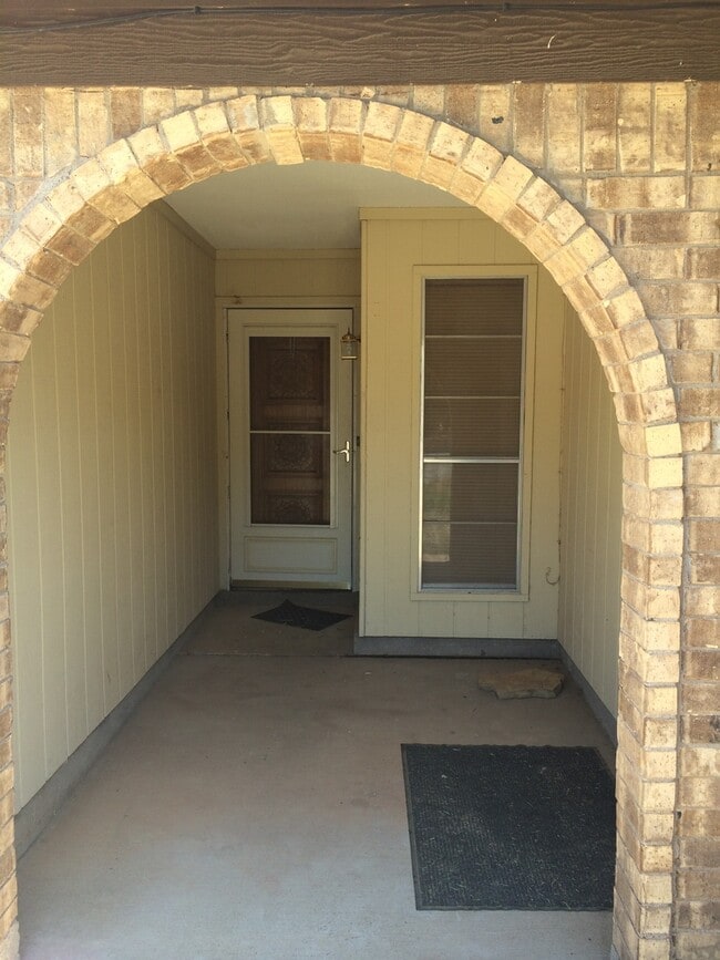 Building Photo - READY TO RENT! 3/2/2