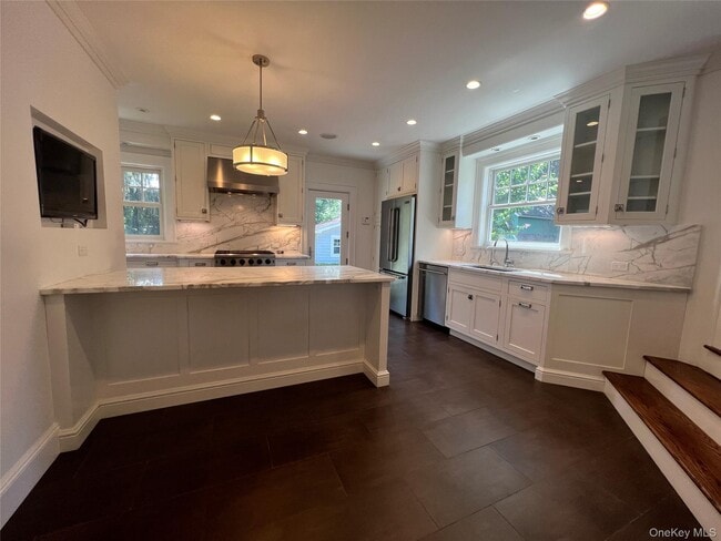 Building Photo - 36 Midland St