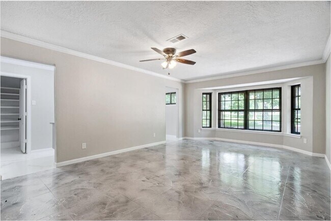 Building Photo - 570 Roanoke Dr