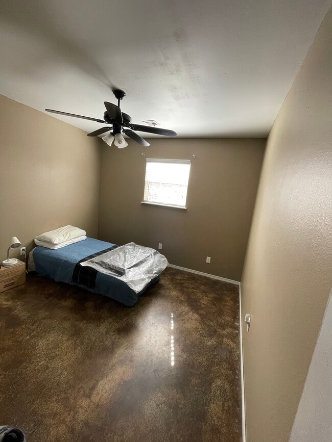 Building Photo - 289 N C St