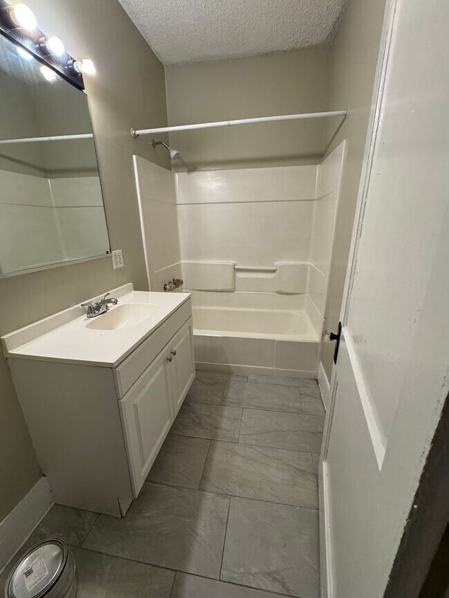 Building Photo - Quaint home in downtown Augusta Ready now!