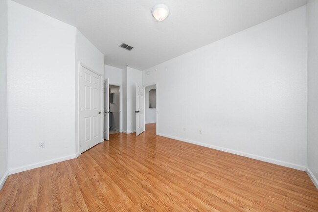 Building Photo - Welcome to this beautifully laid-out 2-bed...