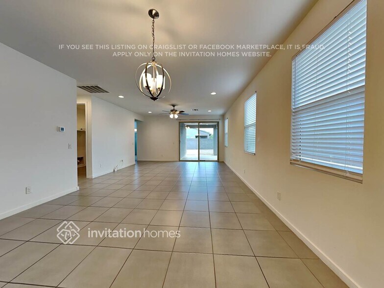 Building Photo - 17705 W Pinnacle Vista Dr