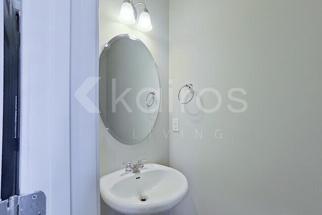 Building Photo - 888 Silent Barge Cv