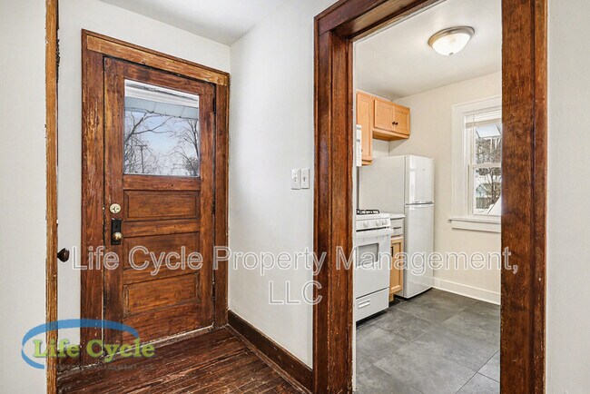 Building Photo - 507 Eastern Ave SE