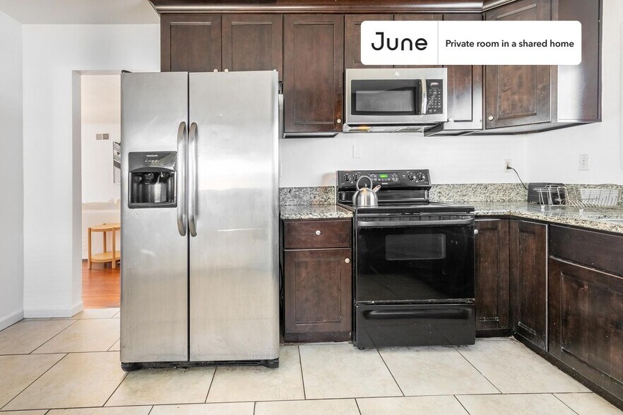Building Photo - Room in Shared 7 bed/3 bath home