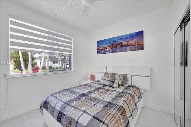 Building Photo - 1367 Camellia Cir