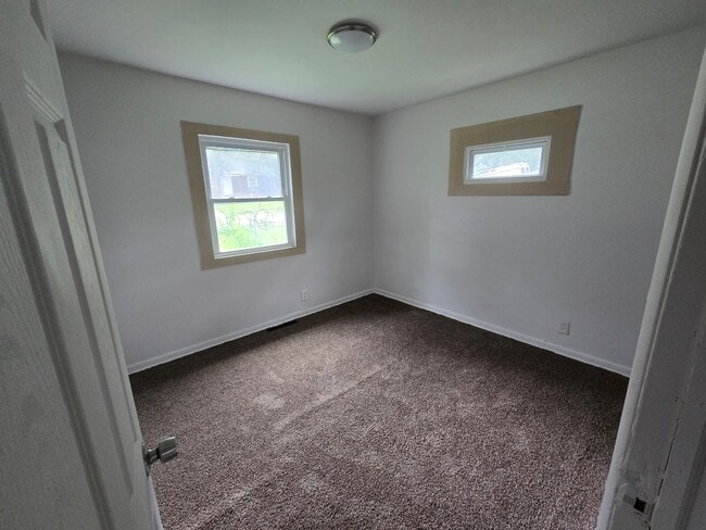 Building Photo - Charming 3 bed 1 bath!