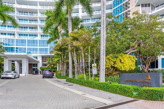 Building Photo - 2020 N Bayshore Dr