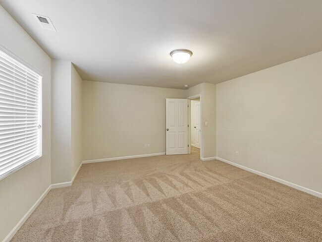 Building Photo - Application Approved - Stunning 4+ Bedroom 2.5 Bath Lea Hill, Auburn