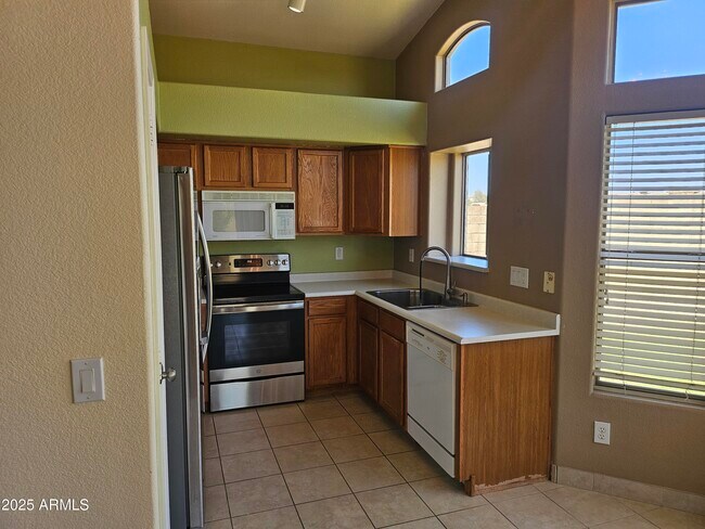 Building Photo - 2099 S Peppertree Dr