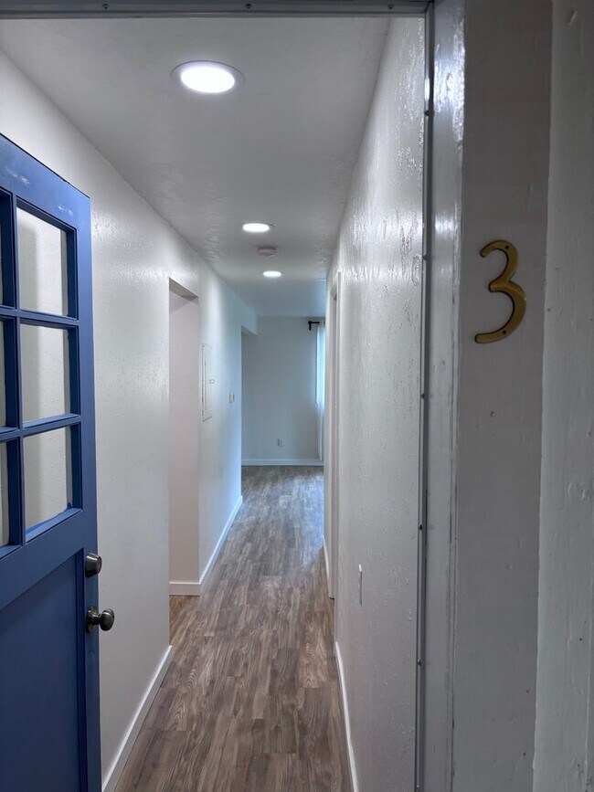 Building Photo - BIR225