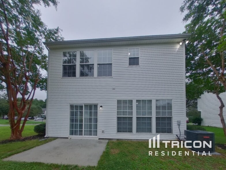 Building Photo - 2521 Wingdale Dr