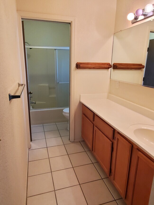 Building Photo - 2635 Calle de Mercado