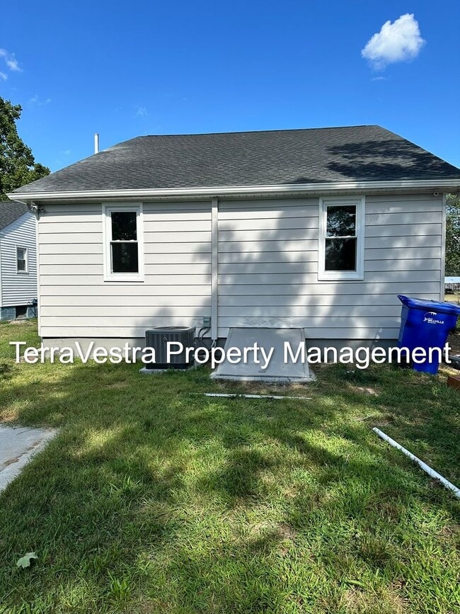Building Photo - Single family home in Millville! Eligible ...