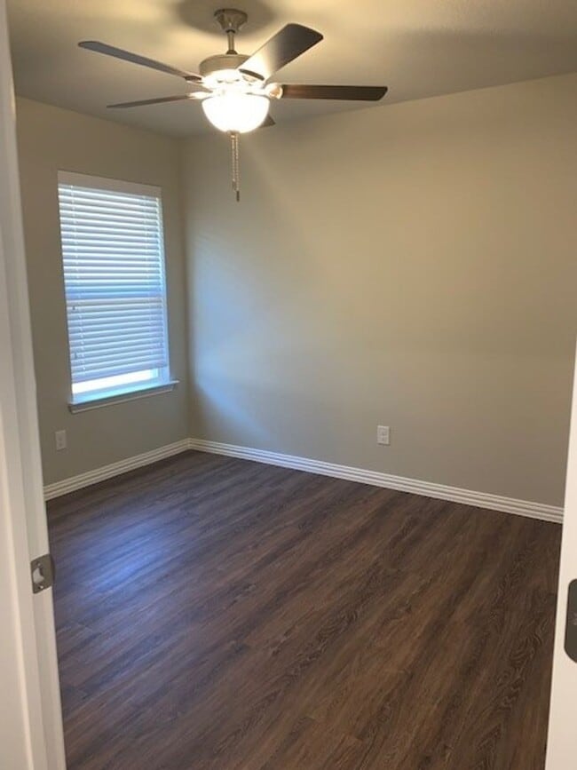 Building Photo - $200 Off first month