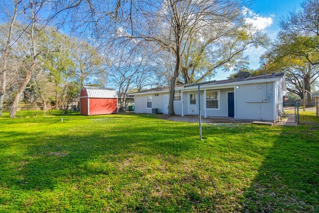 Building Photo - 5006 Libbey Dr