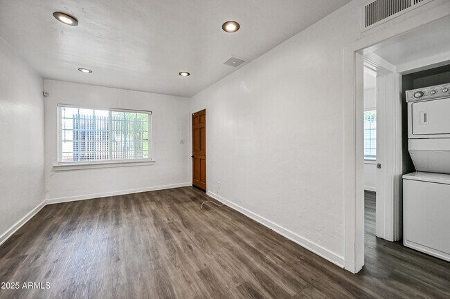 Building Photo - 2711 N 7th St