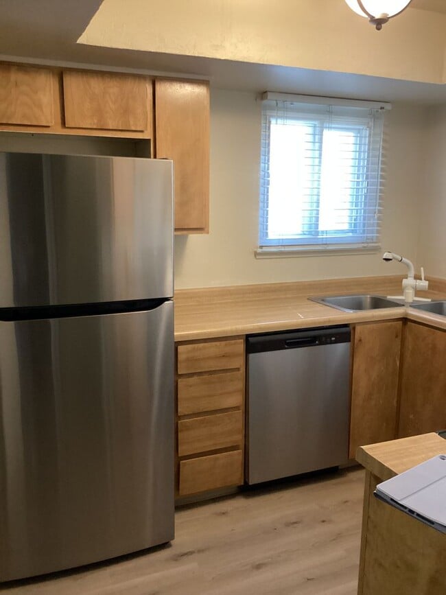 Building Photo - ONLY $1,350.00 PER MONTH - DON'T MISS OUT ON THIS CUTE GROUND FLOOR -2 BEDROOM/1BATH CONDO IN GAT...