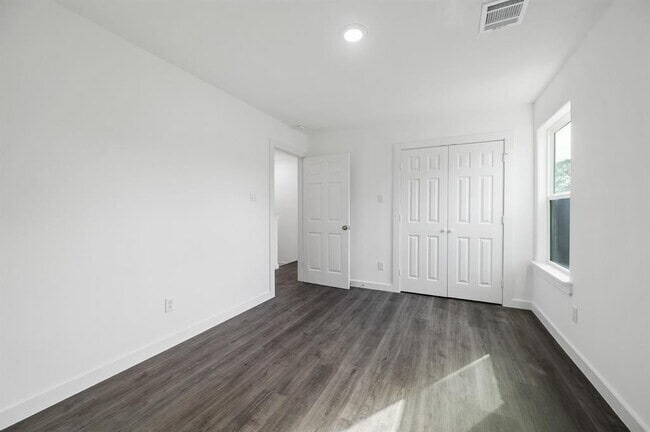 Building Photo - 9531 Everglade Dr
