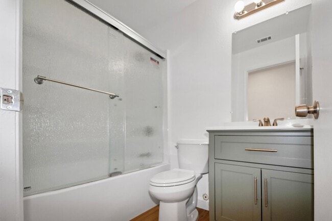 Building Photo - 3/2 Remodeled Home with Large Fenced Yard