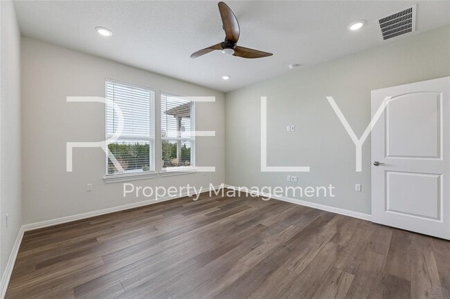 Building Photo - 603 Double Lp St