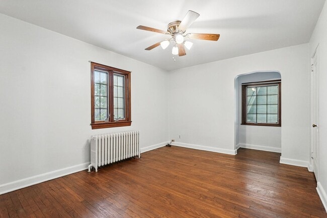 Building Photo - Charming 5 Bedroom, 3.5 Bathroom Home in M...