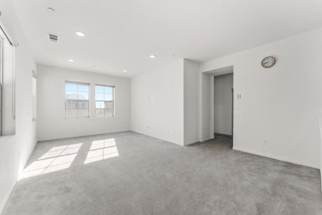 Building Photo - 3915 E Fincastle St