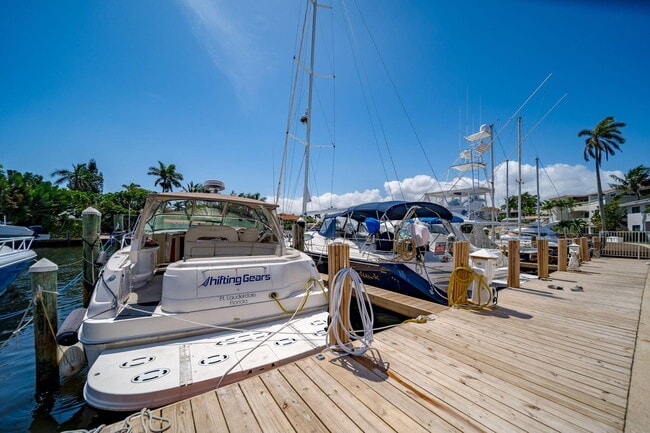 Building Photo - 2724 NE 14th St