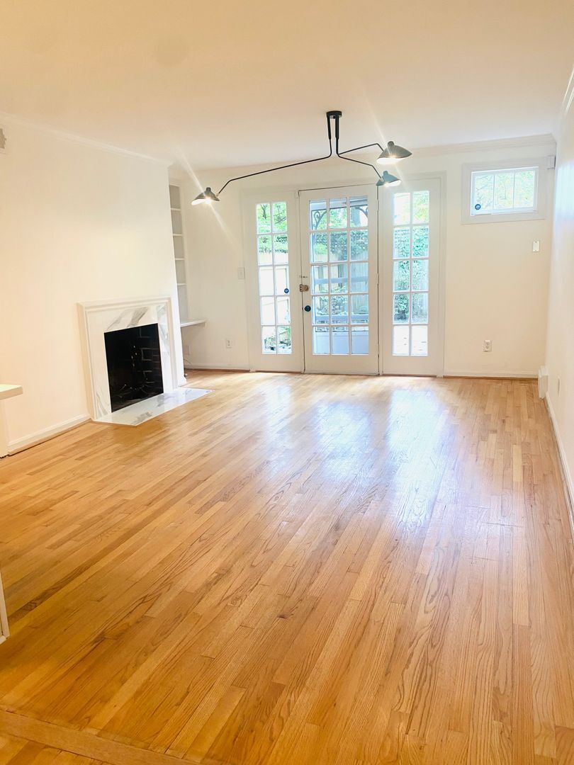 Building Photo - 2510 East Pl NW