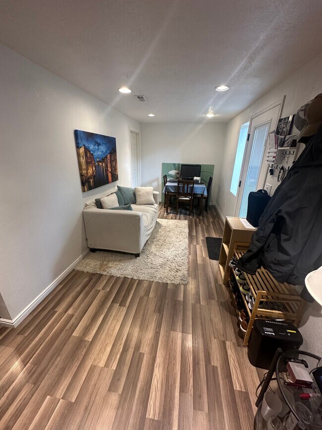 Building Photo - 4101 Juniper Hills Dr