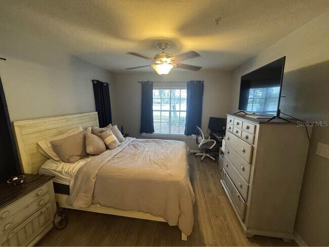 Building Photo - 8905 Manor Loop