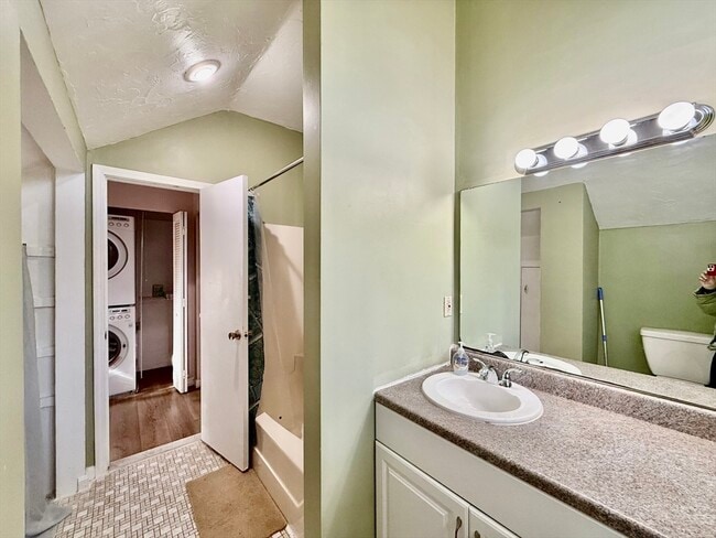 Building Photo - 197 Lake St