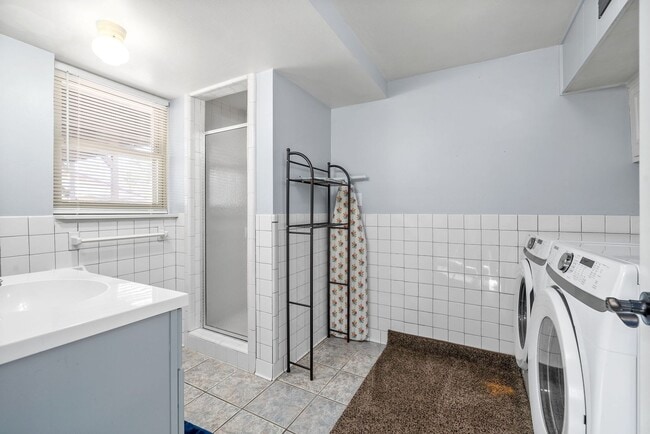 Building Photo - 233 Old Hopkinsville Hwy