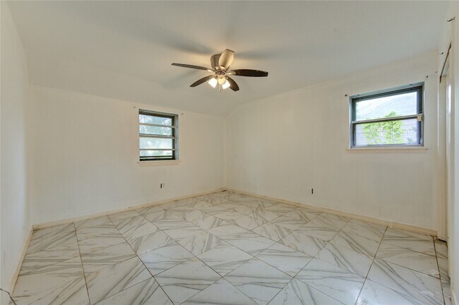 Building Photo - 2117 Willow Wisp Dr