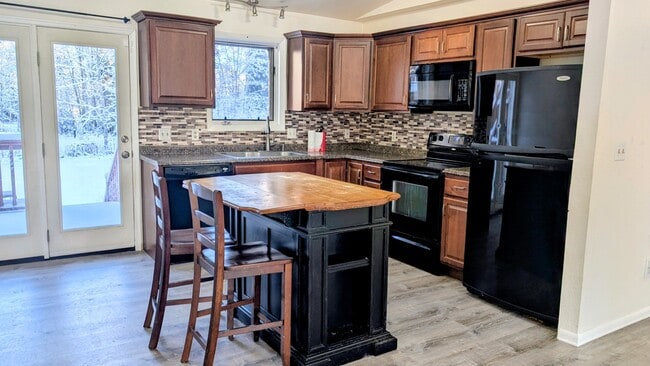 Building Photo - 3580 Wildwood Dr