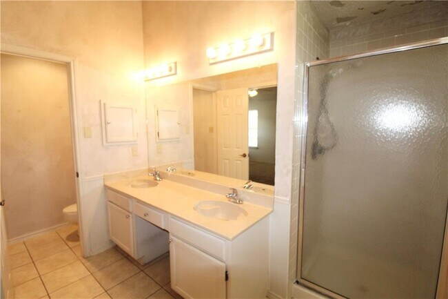 Building Photo - 15706 Racine Cove