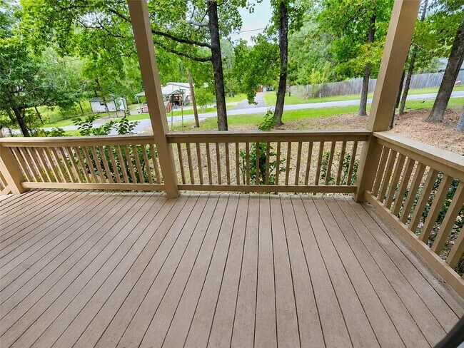 Building Photo - 573 Bluebonnet