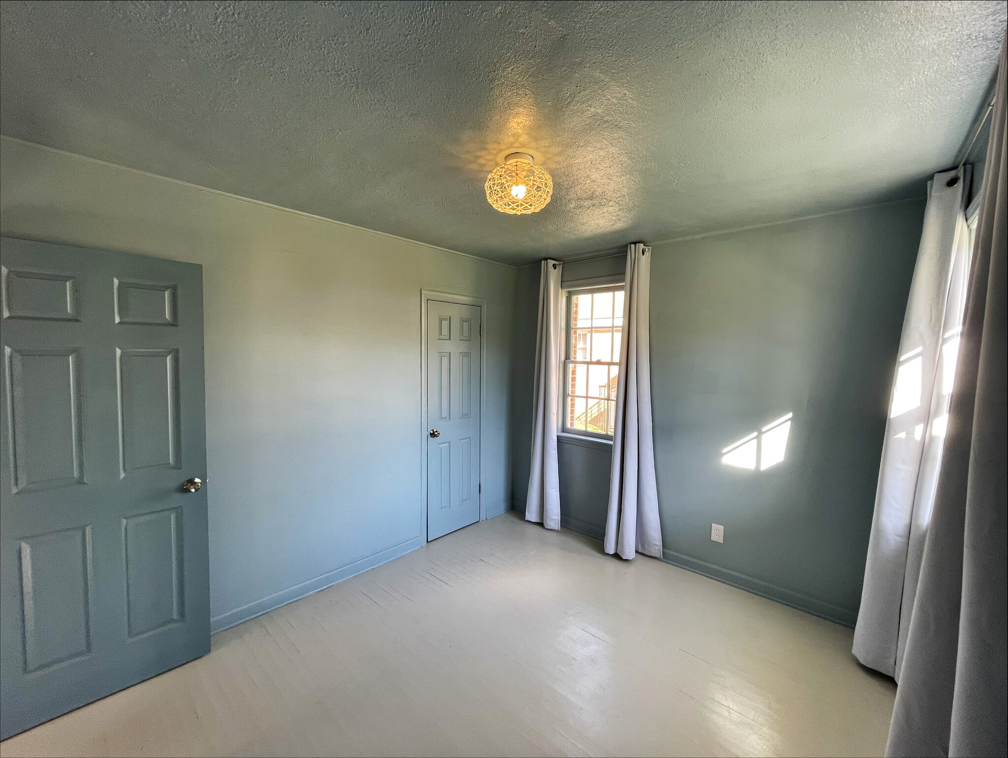 1st Bedroom - 822 W 47th St